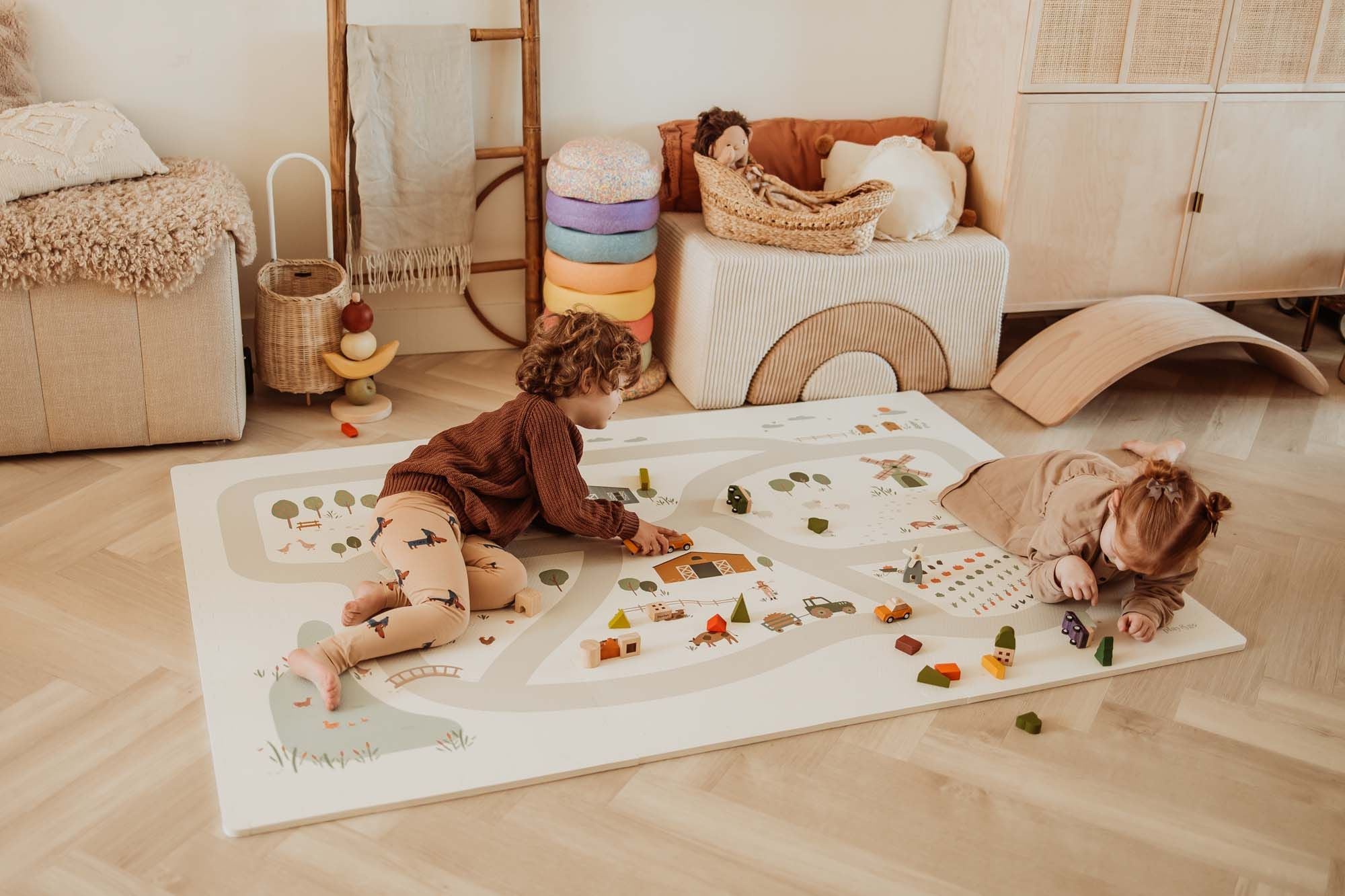 EEVAA farm puzzlemat, children are playing on the mat with wooden toys, kidsroom, doll in wooden basket, colored blocks placed on each other, a wooden slide