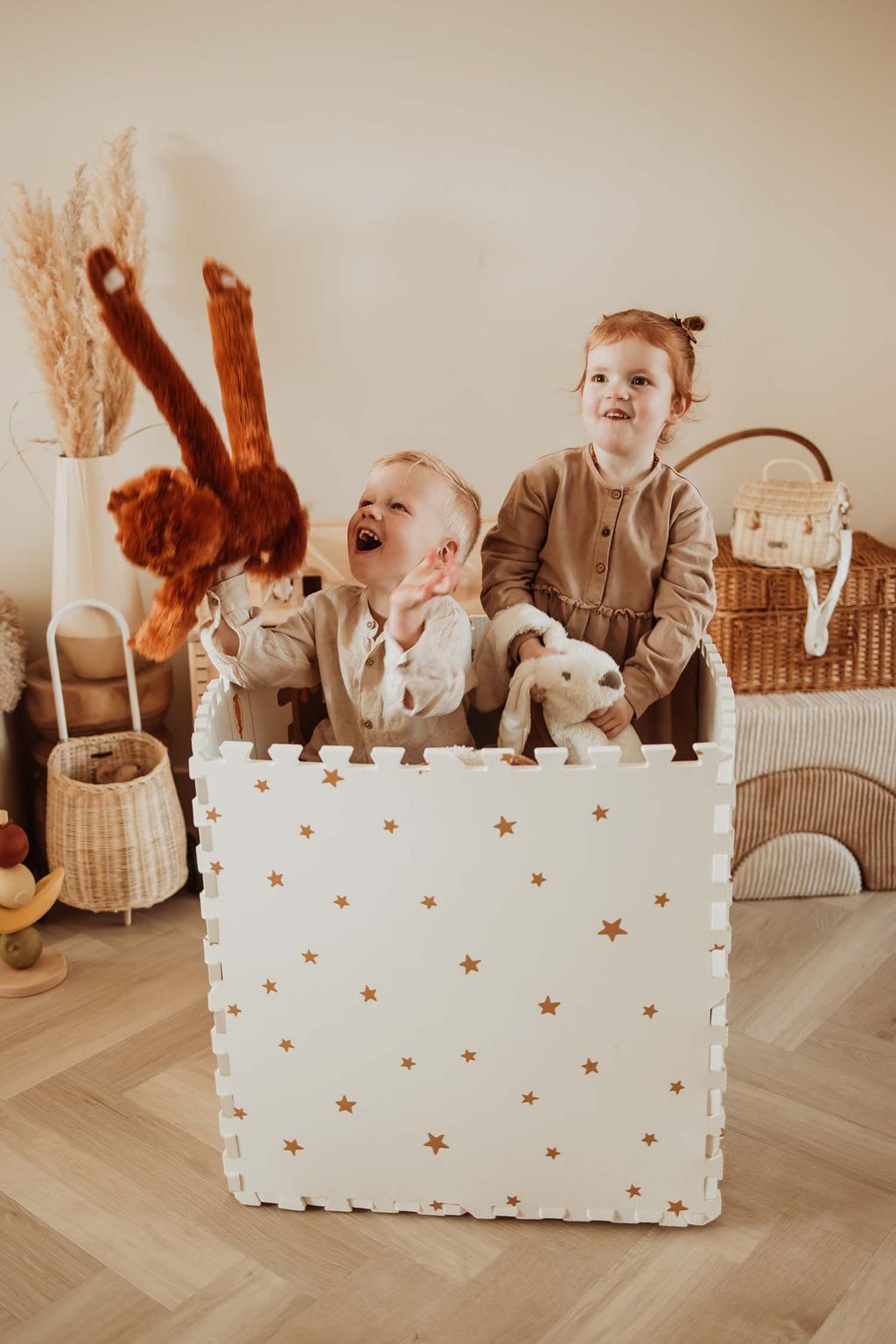 EEVAA treehouse puzzlemat, made in a box, children and cuddles are inside the box