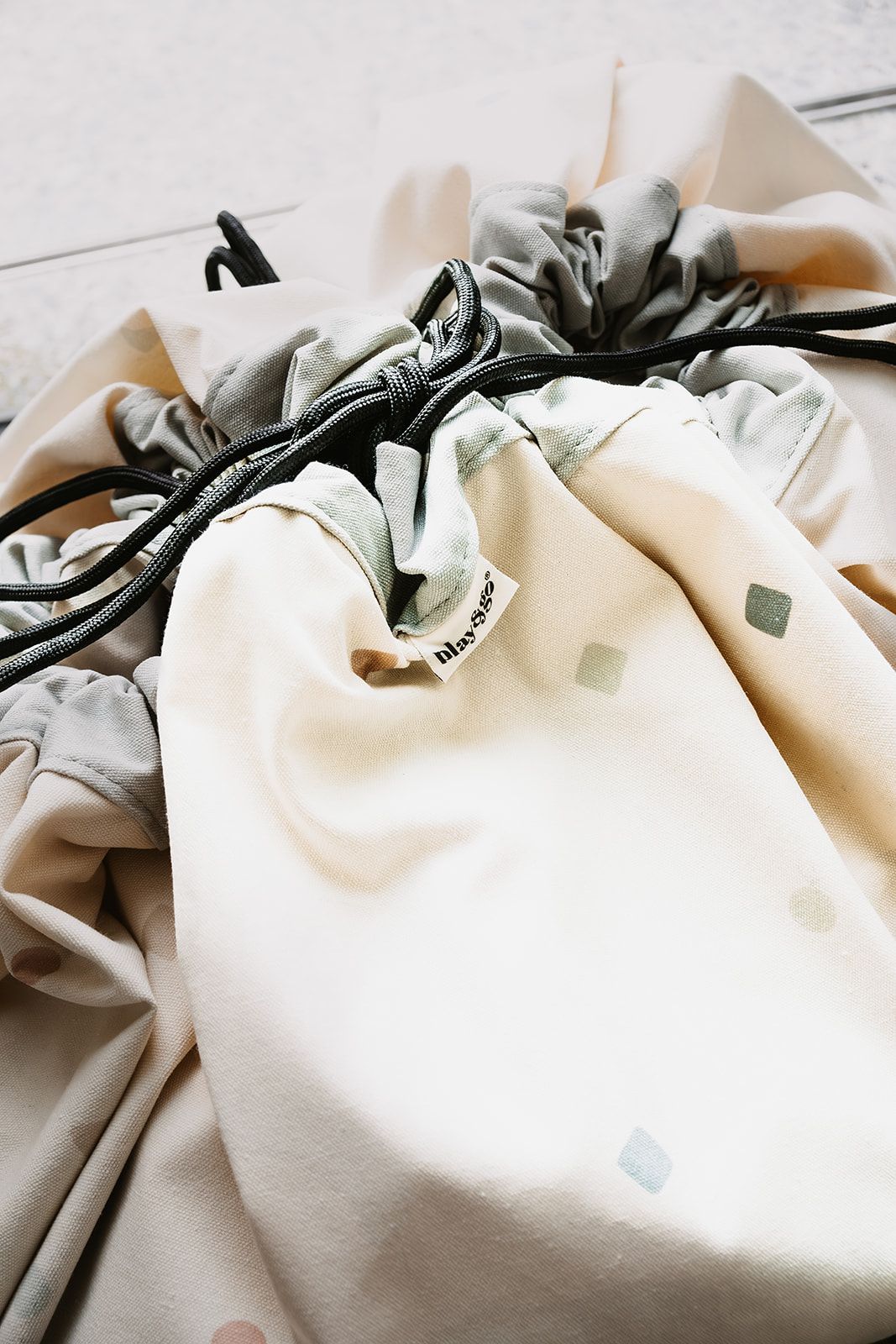 worldmap colors toy storage bag and playmat, logo Play&Go