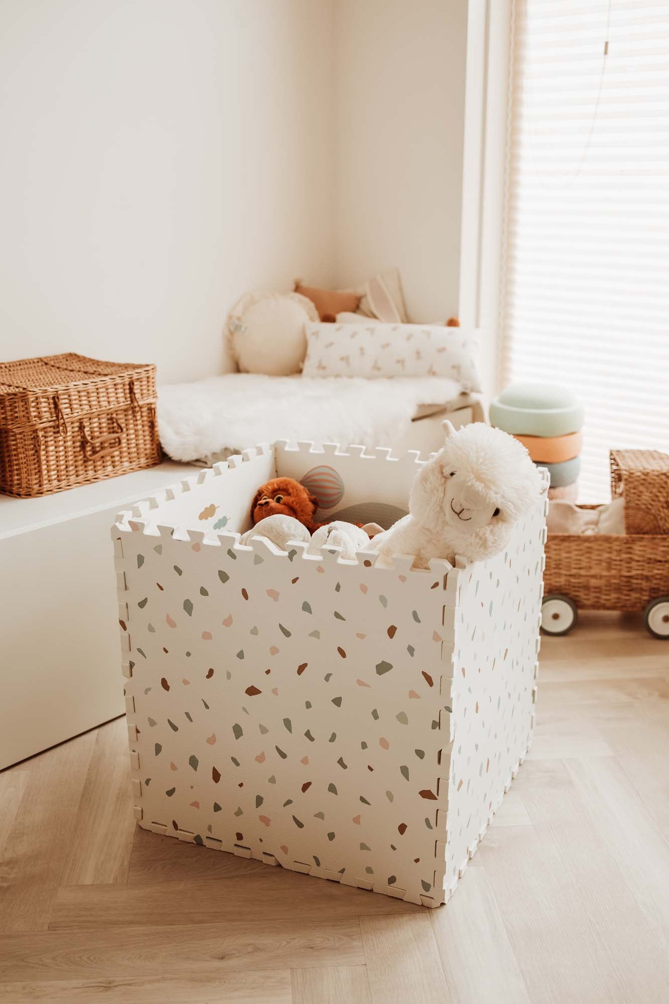 EEVAA village/terrazzo foam puzzle mat, rebuild as box, cuddles inside the box