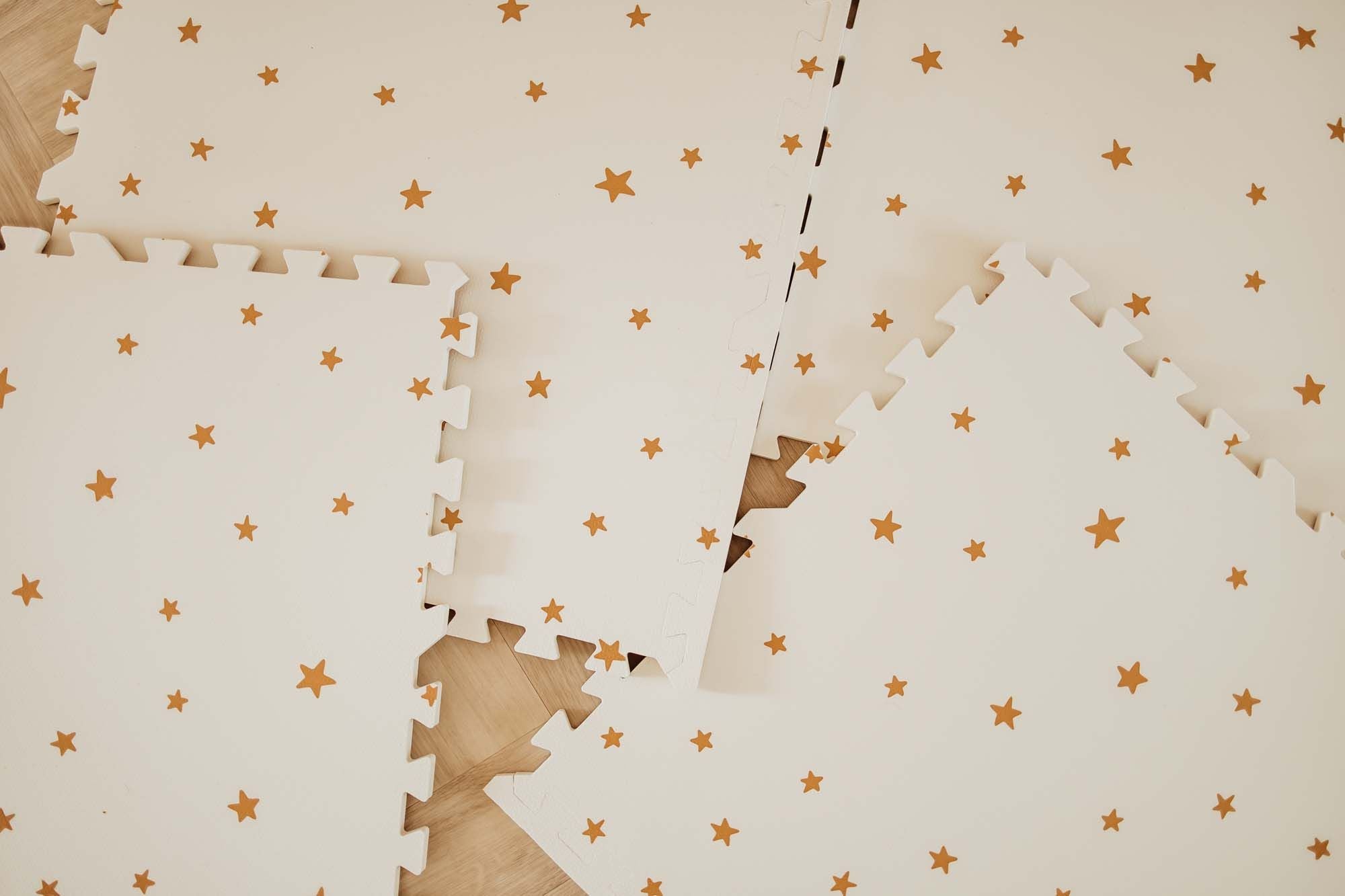 EEVAA treehouse puzzlemat, backside with stars print, puzzle pieces