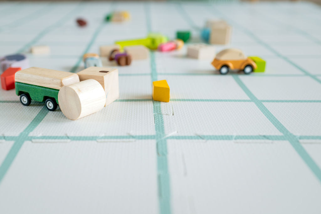 tiloo hopscotch, wooden toys, grid design