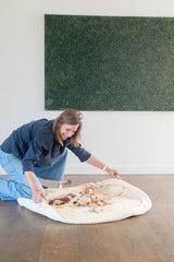 noomad soft teddy oak, person is cleaning the toys and closing the mat