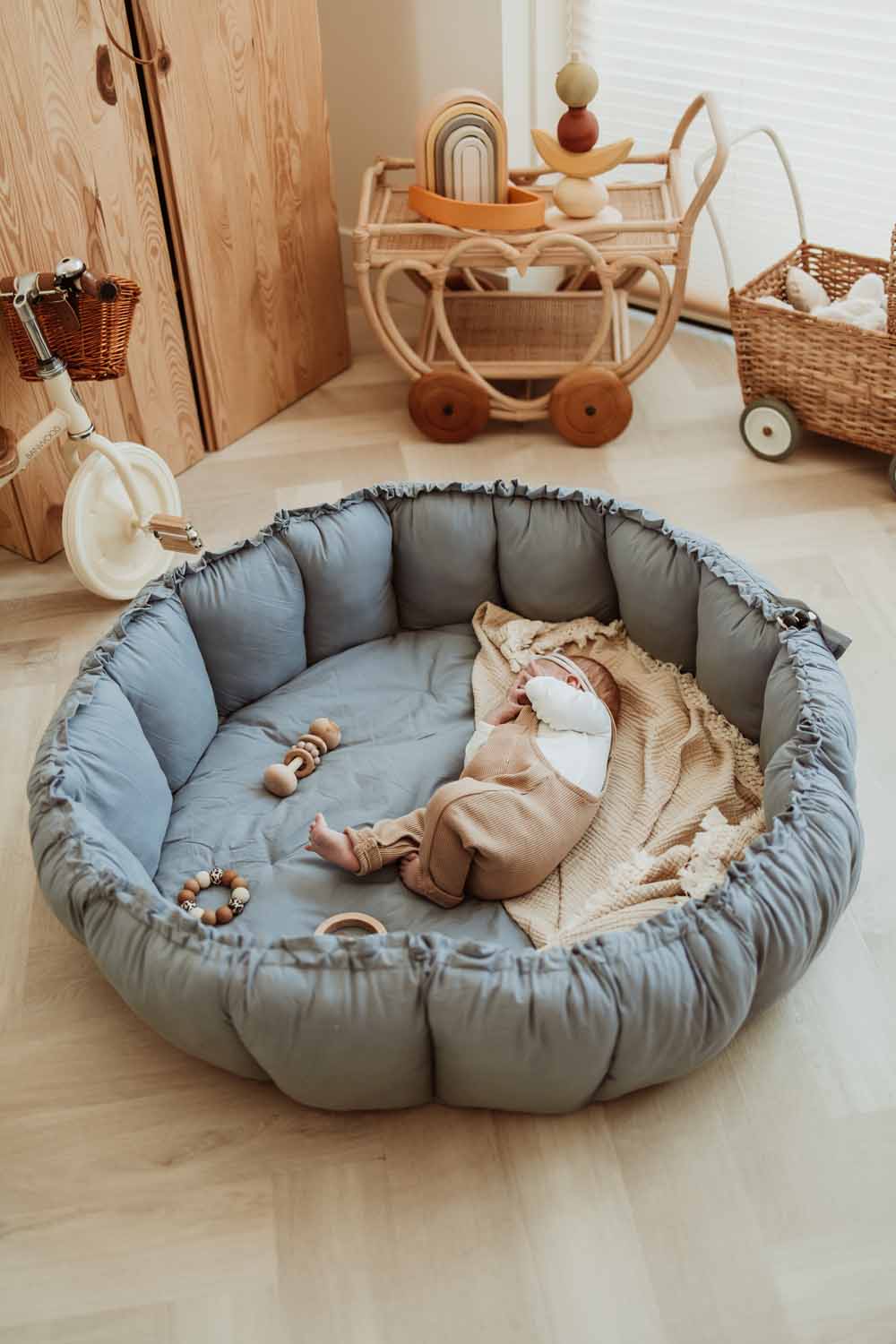 coco - bloom dusty blue organic babymat