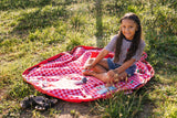 Pic nic outdoor storage bag, child is playing on the mat, outside