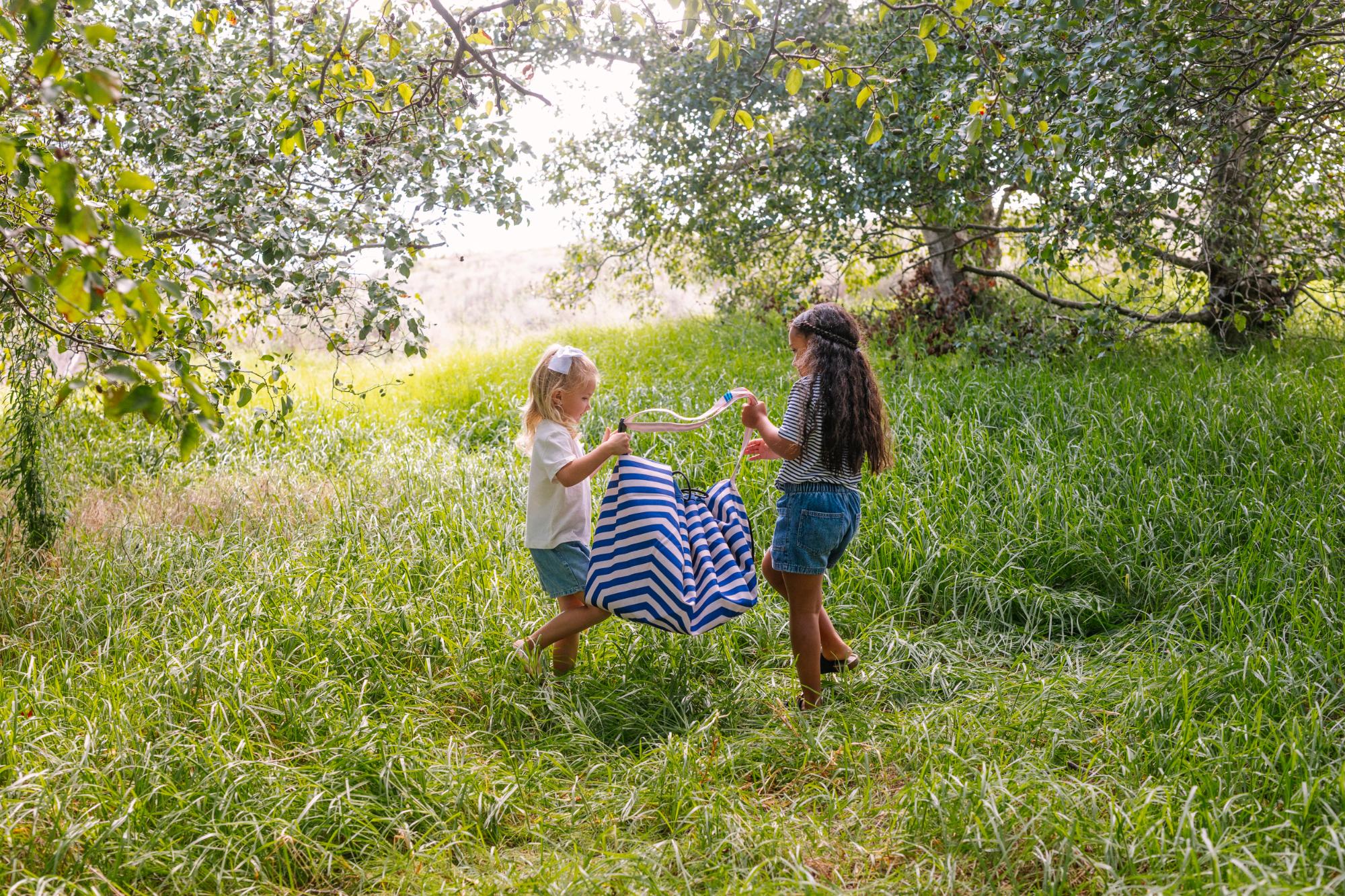 Pirate outdoor storage bag, children are holding the bag on its shoulderstrap