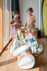 soo zoo, open basket with open mat, children are holding the strings while looking to the mat
