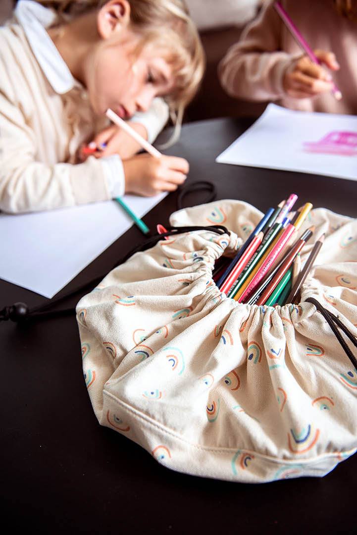 Play&Go mini storage bag, print rainbow, filled with pencils, girls drawing.