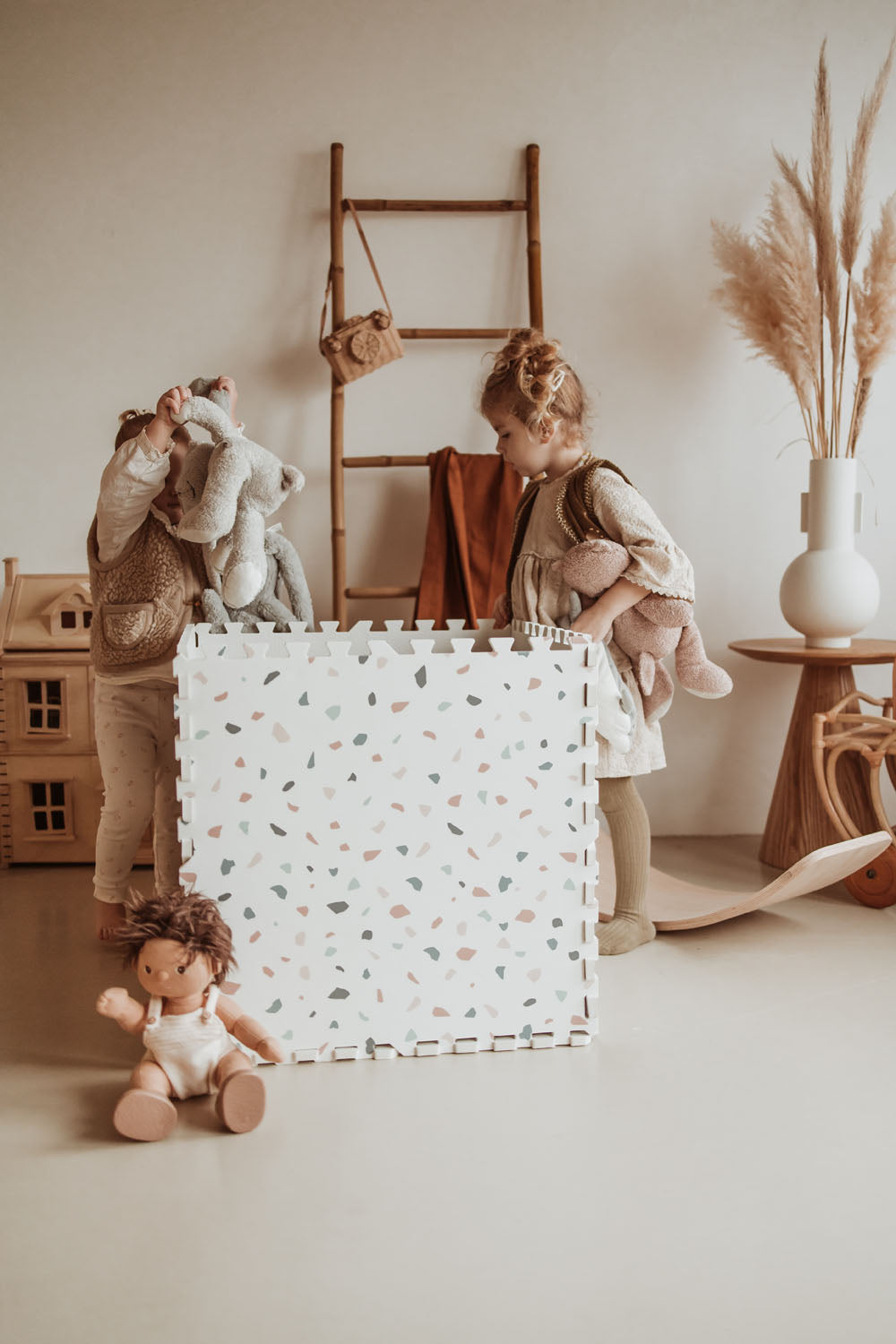 children taking cuddles out of the terrazzo puzzlemat box