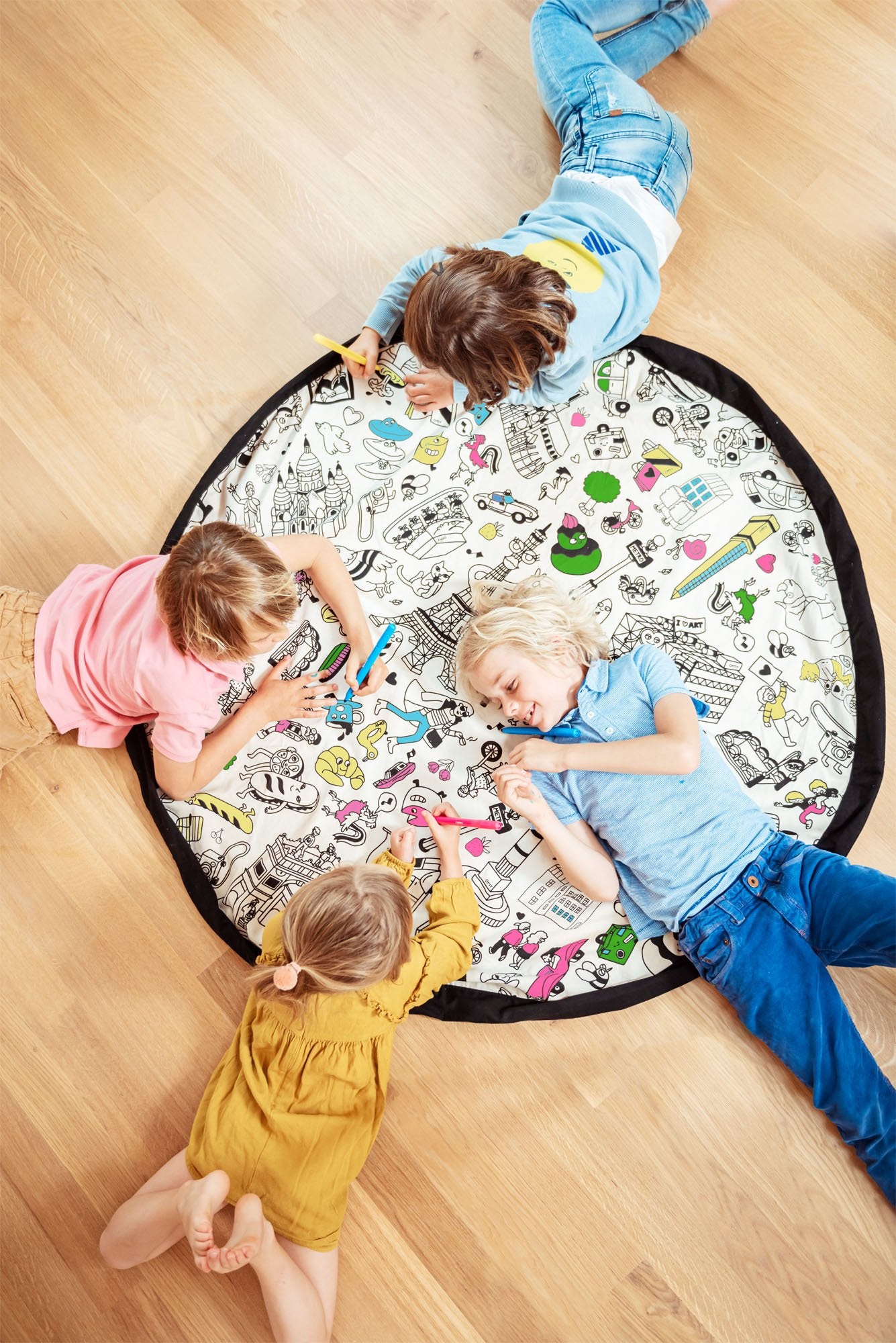Play&Go storage bag and play mat, lots of fresh colors, kids coloring the mat